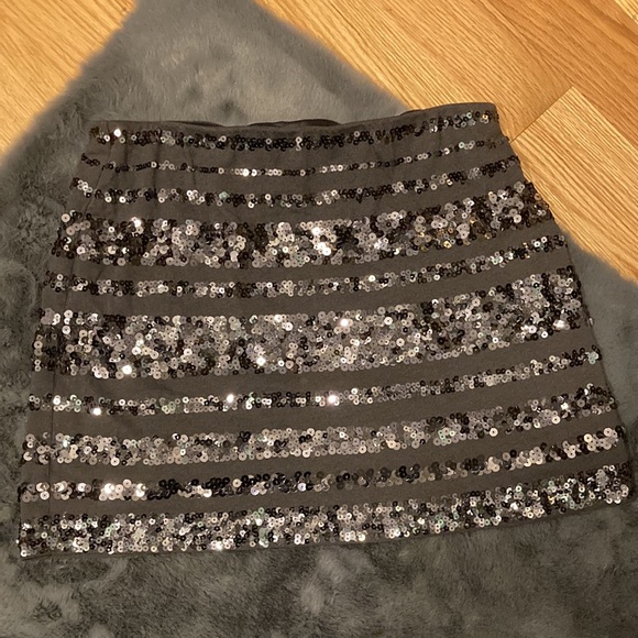 2 Express xs sequin skirts gray and blue - Picture 3 of 6